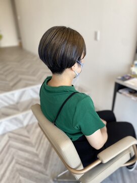 ウル(ulu) 刈り上げショート・ブルーハイライト