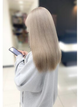 オズ 梅田店(OZ) ホワイトミルクティーベージュ/艶髪/ハイトーン/ケアブリーチ