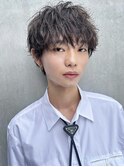 スーツ短髪ツーブロック束感モテる黒髪シークレットパーマ流行
