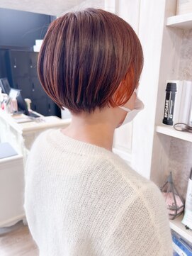 キャアリー(Caary) 福山美容室Caaryダブルカラーレッドカラー刈り上げ丸みショート