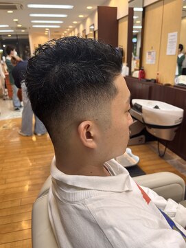 マキシム ナカイ(MAXIM NAKAI) バーバースタイルフェードスキンフェード刈り上げベリーショート