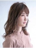 抜け感ウェーブパーマミディアムスタイル