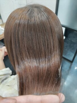 エスカーラ 町田(THE ESCALA) 斜めバング/グレージュカラー/シルキーベージュ［町田駅］