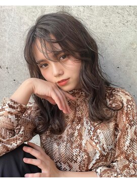 エミュ 中央駅店(eMu) 重ためロングとダークグレージュ