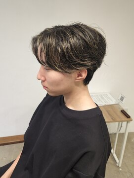 ニアウ 伊勢崎連取店(Niau) センターパートハイライトメッシュフェザーパーマ