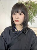 レイヤーカット透け感あるグレーアッシュカラー
