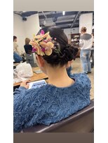 ヘアーアイストゥーレ(HAIR ICI TRE) 卒業式セットネジネジアレンジタイトアレンジ生花アレンジ