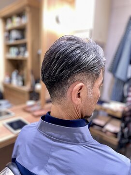 フォーコーナーズ(Four Corners) 大人スキンフェードツーブロック刈り上げマンバン30代40代