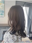 前上がりのミディアム　赤み消しベージュ