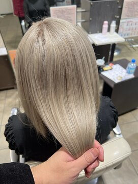 ユニ 江坂(Uni.) 髪質改善カラー トリプルカラー ホワイトベージュ