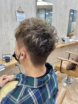 ヴィサージュクルー(VISAGE crew) すっかり刈り上げデザイン!