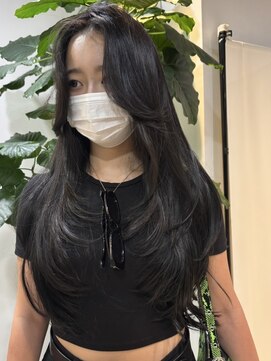 メリー オオサカ(Merly Osaka) 黒髪レイヤーカット