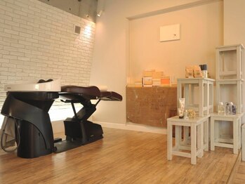 ムジカ(MUSICA)の写真/頭皮環境を整え、芯から健康な髪へ。フルフラットのシャンプー台でリラックス効果◎日頃の疲れを癒します♪