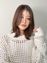 ロッカ(LOCCA)&nbsp;骨格ナチュラルタイプが似合う垢抜け外ハネスタイル