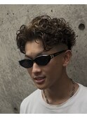 サーフバック　ツイストスパイラル眉カットメンズパーマ