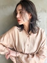 クリーム(CREAM)&nbsp;外ハネかき上げ前髪レイヤースタイル