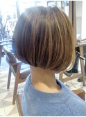 収まりのいい前下がりボブとハイライト