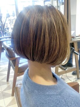 ネオリーブエム(Neolive em;) 収まりのいい前下がりボブとハイライト