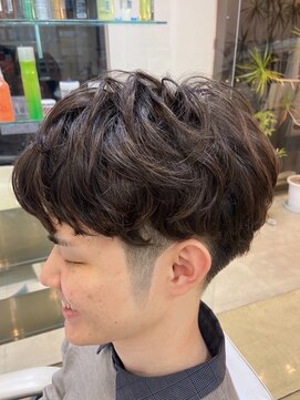 ルイアレイ ツーブロック+刈り上げショート