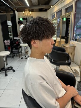 アイズ 海老名(AIZU) ツイストスパイラルパーマ　メンズパーマ　ツイストパーマ　眉毛