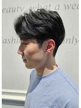 六本木美容室 白金店 センターパート/波巻きパーマ/ツーブロック/黒髪/マッシュ