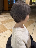 トッカ ヘアアンドトリートメント 難波店&nbsp;透明感のあるグレーで大人綺麗な襟足くびれショートカット