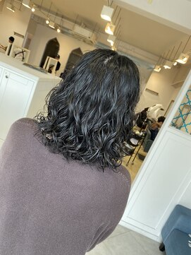 アンジュベイナハ (Ange Bay NAHA) ミディアム×ニュアンスパーマ