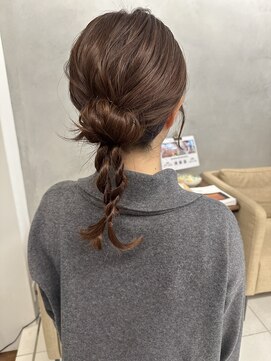 インビテーション(invitation) ポニーアレンジ