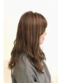ヘアートラム(HAIR TRAm.) デザインメッシュ×白髪ぼかしで上品に垢抜け♪