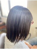 ツヤ感たっぷりなストレートヘアー