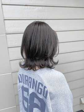 ソラ(sola) ダークトーン外はねミディアム