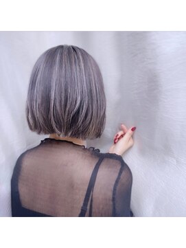 ケリーズグリーン(Kelly's Green) ハイライト×ホワイトグレー