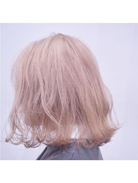 ホワイト 梅田(white) ミルクティーベージュ