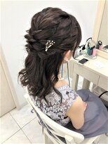 リサ 恵比寿(risa.)&nbsp;編み込みとねじりのハーフアップ