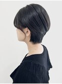 暗髪耳かけショート