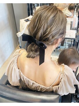 フィオーレ ヘアデザイン(FIORE hair design) シニヨン　リボン　お呼ばれ