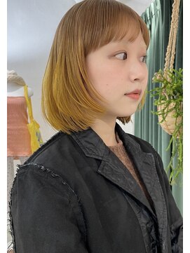 ヘン(hen) ダブルカラー ハイライト 前上がりのボブ