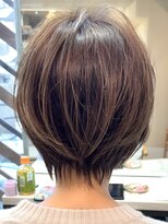 ラフ 新宿(Laff)&nbsp;新宿 大人可愛い 20代30代40代 丸みショート 耳掛けショートボブ