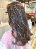 白髪ぼかしハイライト　スモーキーアッシュ　レイヤーカット