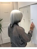 ウルフカットホワイトヘアカラー