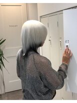 リアイス(Re:ICE) ウルフカットホワイトヘアカラー