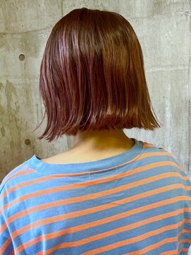 ロカ バイ ティアトロ ヘア サロン(ROCA by teatro hair salon) ピンクベージュ 外ハネボブ デザインカラー 艶感