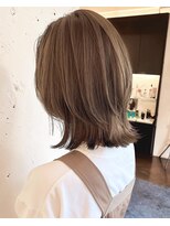 小顔イメチェン、ブルーグレージュカラーくびれレイヤーボブ