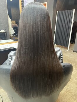 一日の終わりに上質なサロンタイム。夕方からOPENで、仕事帰りに髪も心もリフレッシュ。贅沢なひとときを◎