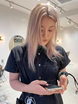 スタン 渋谷(Stam) ミルクティーベージュ人気レイヤーケアブリーチハイトーン渋谷駅