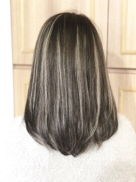 モモ(MOMO) ベージュ系ハイライト