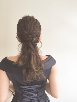 ピエドプール(PiED DE POULE) ポニーテール風アレンジ♪