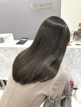 エレノア アネックス銀座(Eleanor) 赤み抑えたオリーブグレージュ