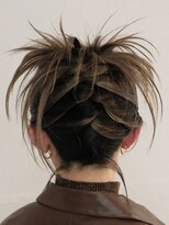 実はこのヘアセット、肩につく長さあれば出来ちゃいます、、、