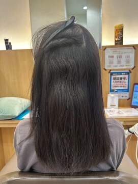 ウイバイファースト(u'i by first) 滑らかでまとまりのある、つややかなストレートヘアスタイル